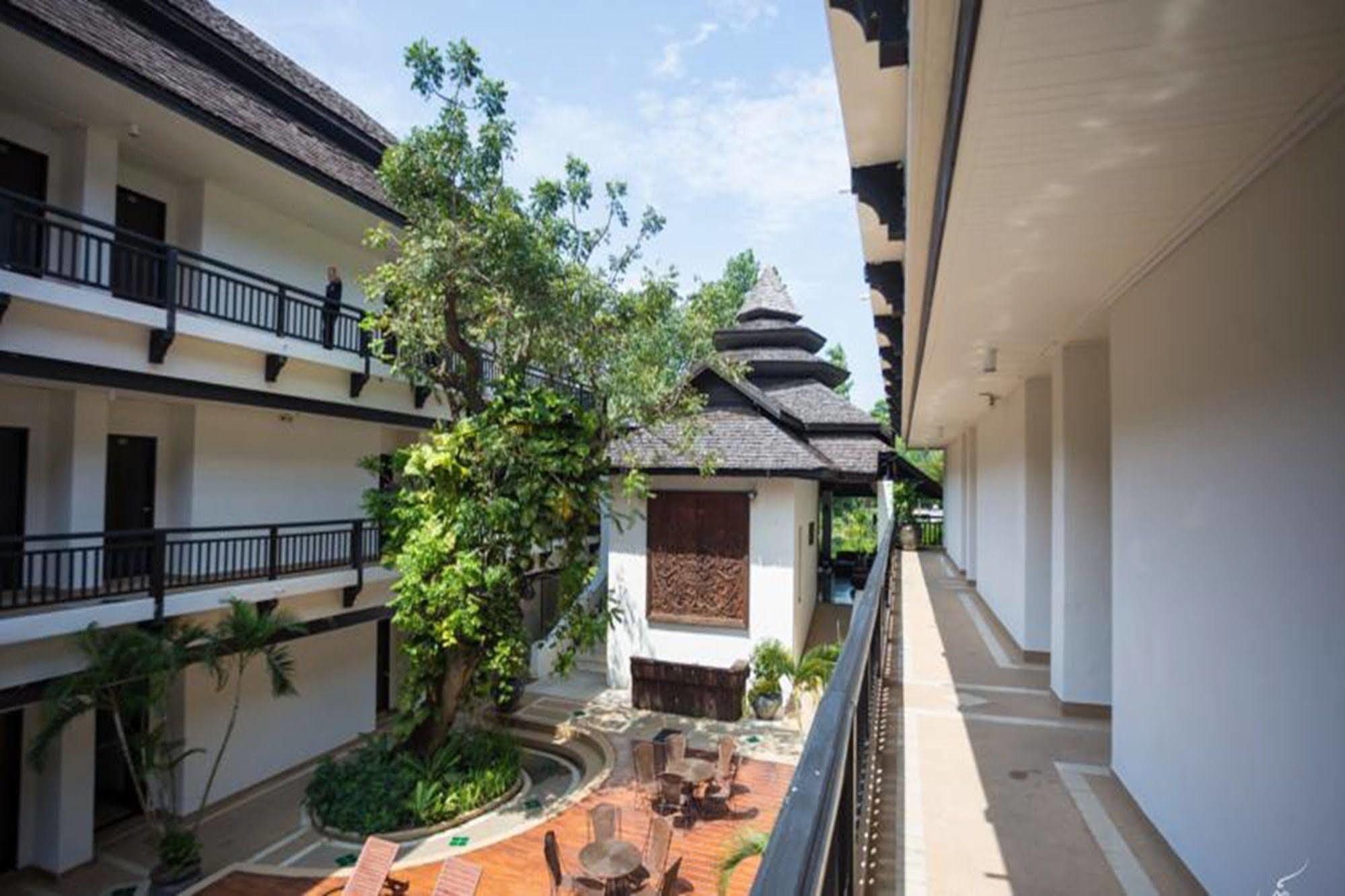 Hotel Gassan Legacy Golf Club Lamphun Esterno foto